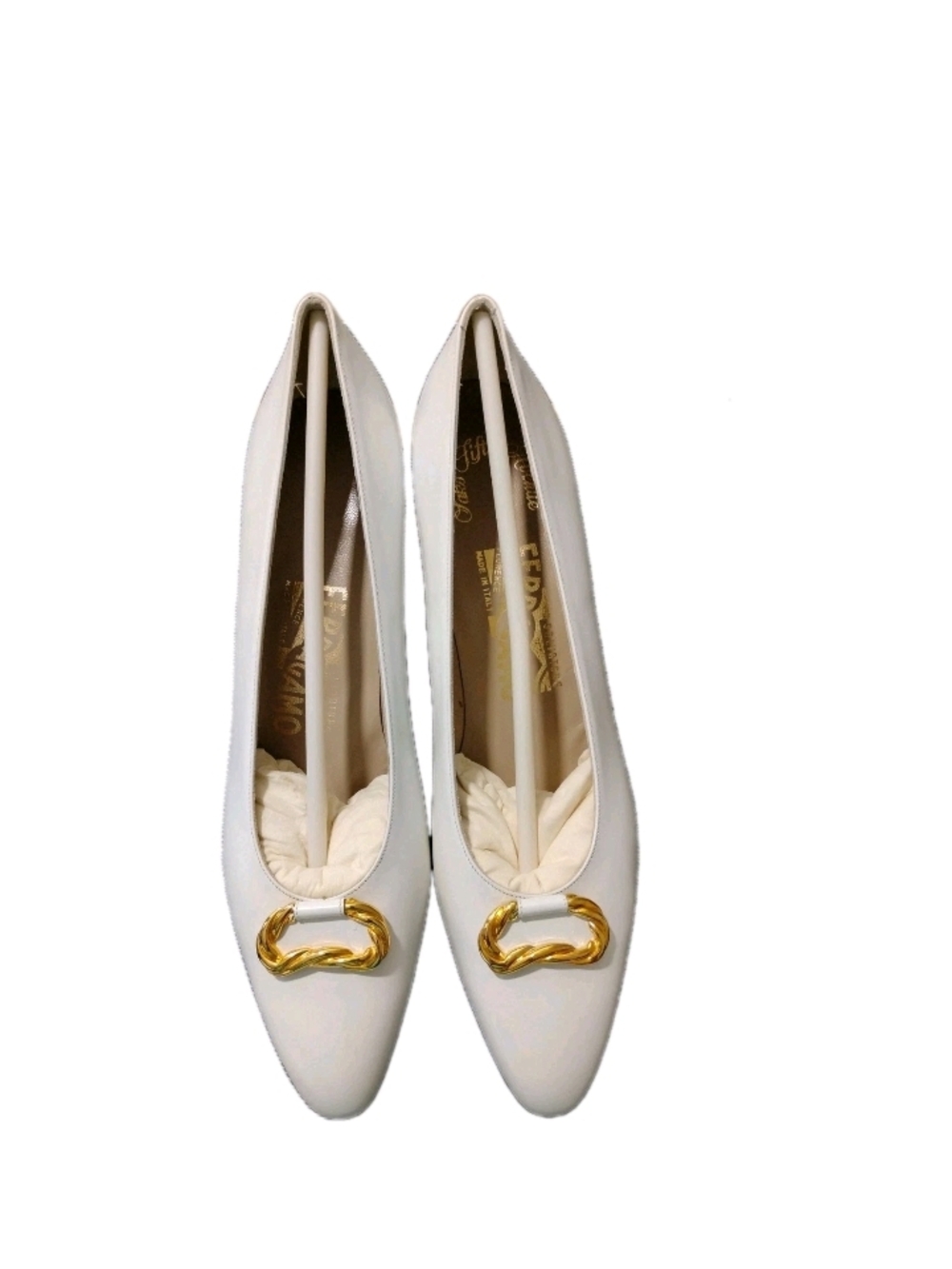 Vintage SALVATORE FERRAGAMO Bone Cream Pump Heels Gold Accent Size 9 AAA NEW